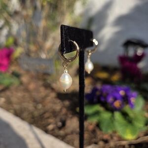 Elegant Gold Pearl Drop Earrings